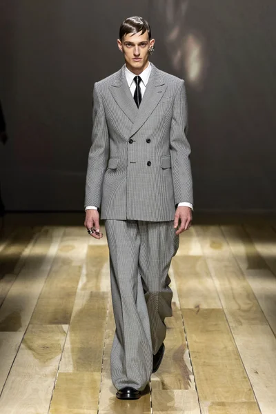 Look 17